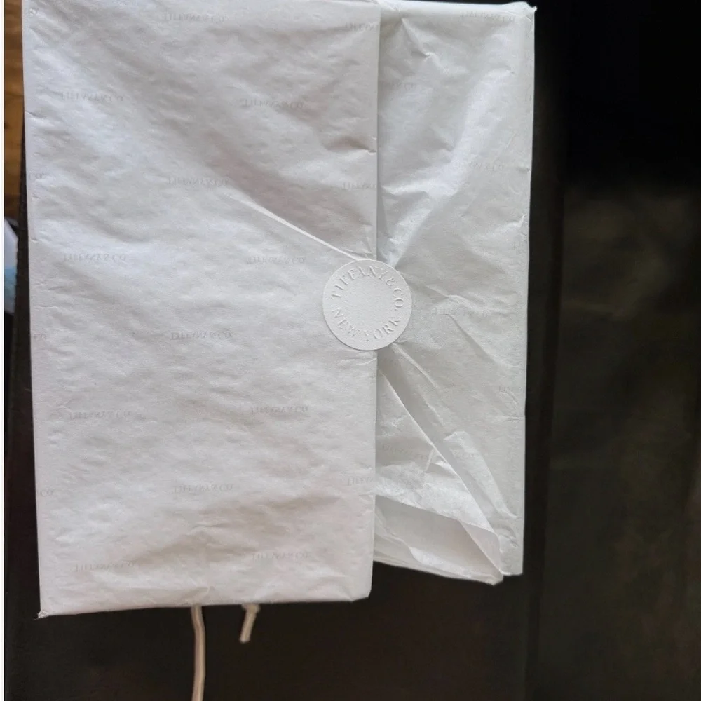 Tiffany & Co. Elegant Gold Drop Earrings - Picture 8 of 13